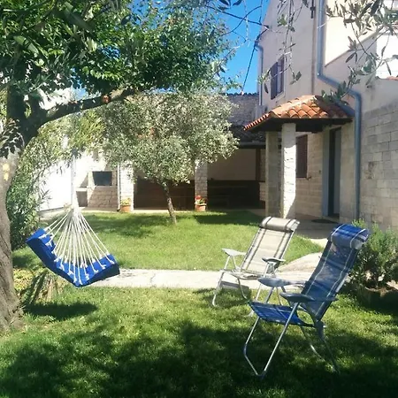 House With A Parking Space Valtura, - 16611 * פולה