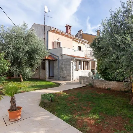 House With A Parking Space Valtura, - 16611 * Pula