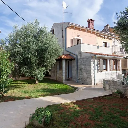 House With A Parking Space Valtura, - 16611 Пула